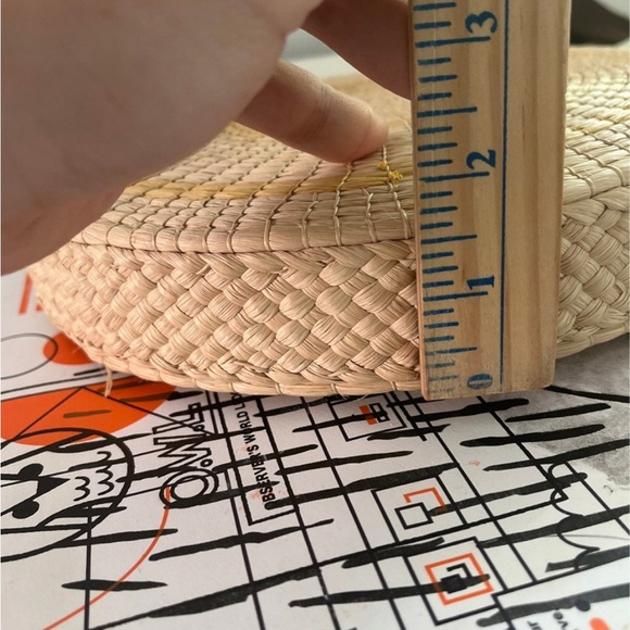 Vintage round straw bag handmade circle wicker woven basket - Picture 8 of 9